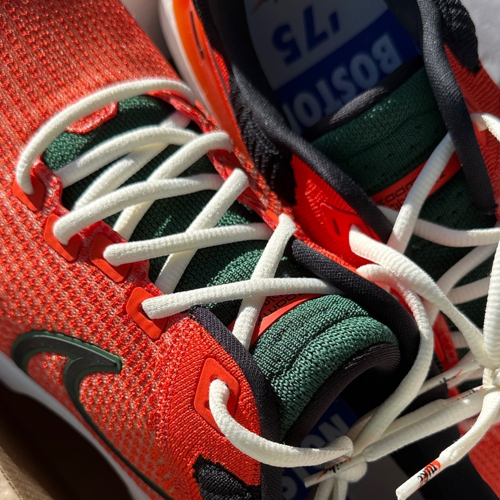 HURRICANES NIKE ZOOMX - Picture 4 of 9